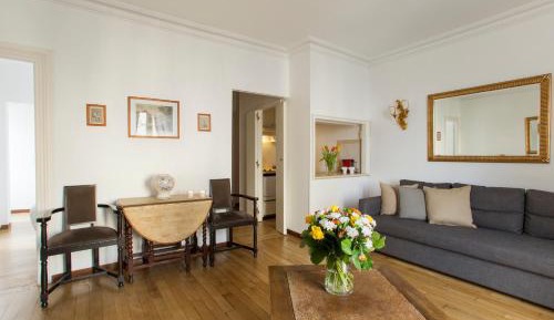 Deluxe One-Bedroom Apartment 3