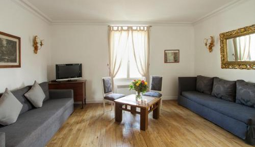 Deluxe One-Bedroom Apartment 5