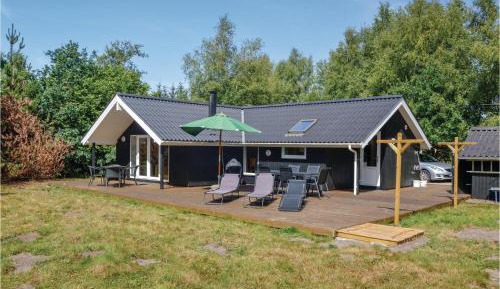 Three-Bedroom Holiday Home 