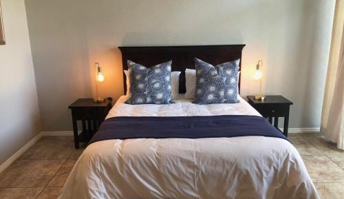 Deluxe Queen Suite