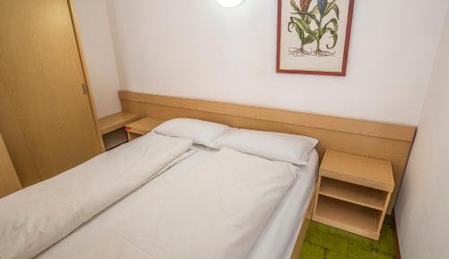 One-Bedroom Apartment (6 Adults)