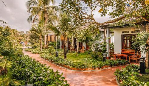 Bungalow with Garden View