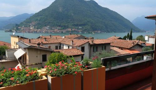 Apartment with Lake View