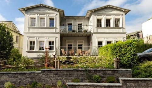 Apartment with Garden View
