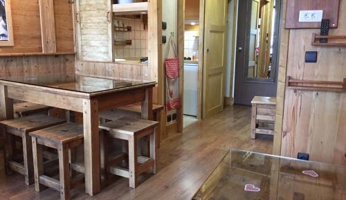 Apartment with Mountain View