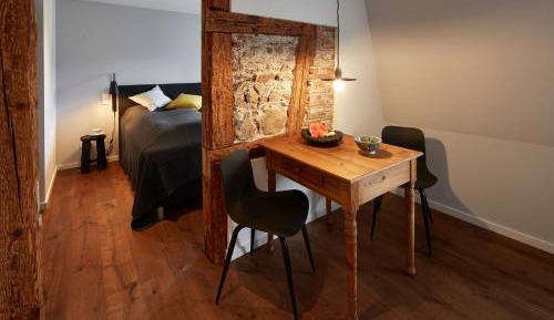 Apartment with Shower