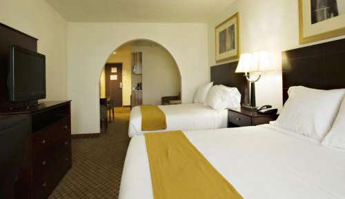 Queen Suite with Two Queen Beds