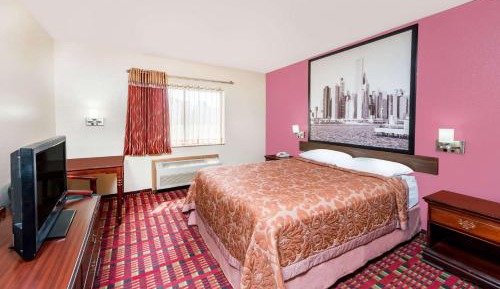 Queen Room - Non-Smoking