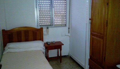 Single Room with Shared Bathroom