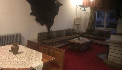 Chalet (6 Adults)