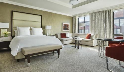 Grand Premier Room with One King Bed