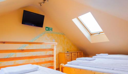Chalet (4 Adults)