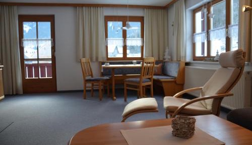 Apartment with Mountain View