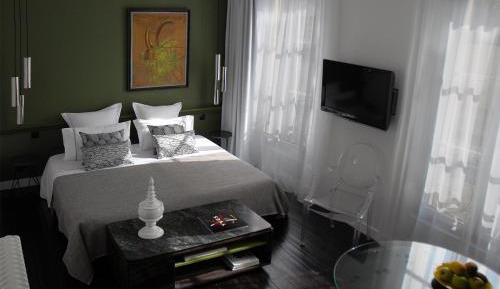 Studio Apartment