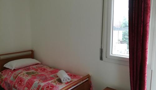 Single Room with Shared Bathroom