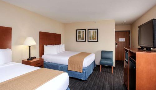 Queen Room with Two Queen Beds - Non-Smoking