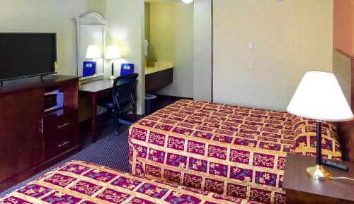 Queen Room with Two Queen Beds - Non-Smoking