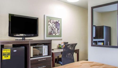 Queen Room with Two Queen Beds - Accessible/Non-Smoking 