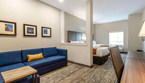 Queen Suite with Sofa Bed - Non-Smoking