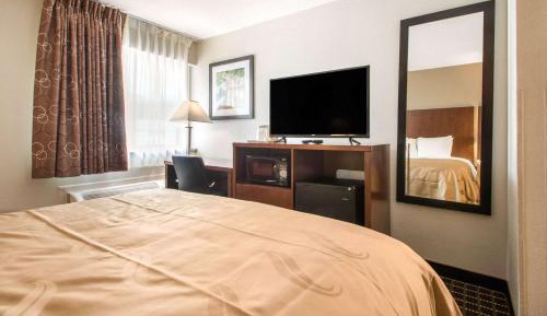 Queen Room - Non-Smoking