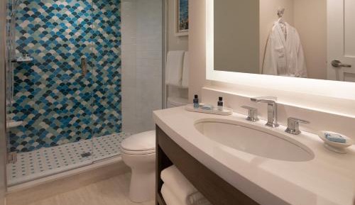 Queen Suite with Sea View