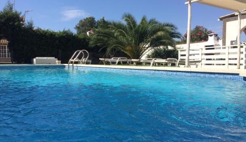 Three-Bedroom House with Private Pool 