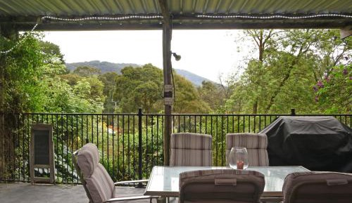 Apartment with Mountain View
