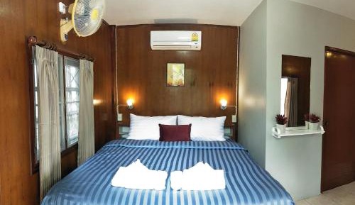 Bungalow with Garden View