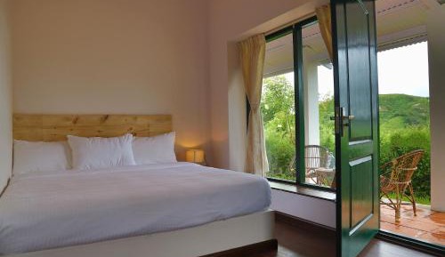 Deluxe Double Room (2 Adults + 1 Child)
