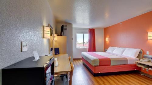 King Room - Non-Smoking