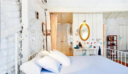 Five-Bedroom Apartment