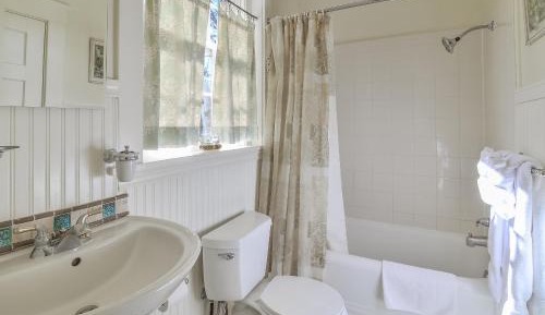 Standard Queen Room