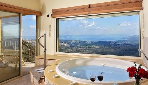 Suite with Mountain View