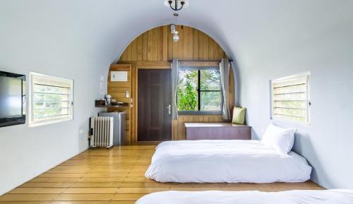 One-Bedroom Bungalow with Twin Bed