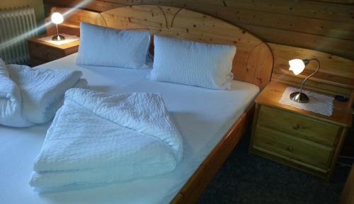 Standard Double Room with Balcony and Shared Bathroom