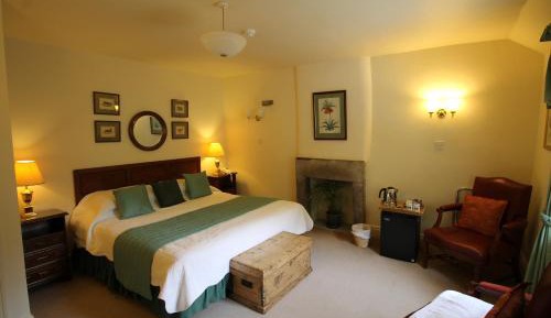 Courtyard - Family Suite - Large Double or Twin plus Single Room (Pet-Friendly)