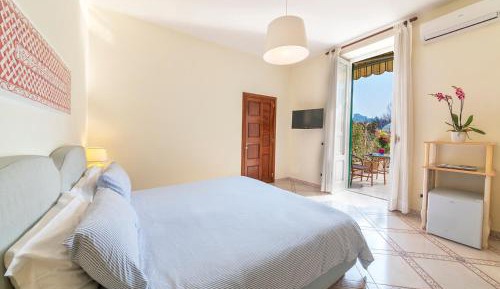 Double Room with Balcony and Castle View