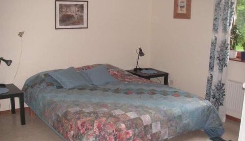 Standard Twin Room with Shared Bathroom