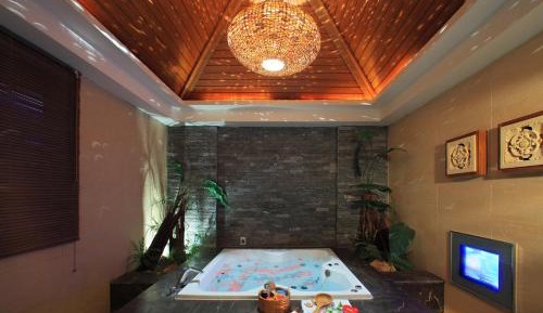 Queen Room with Spa Bath