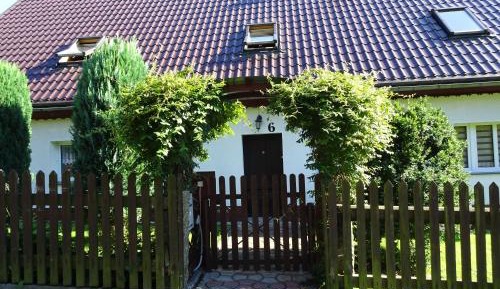 Two-Bedroom Apartment with Mountain View