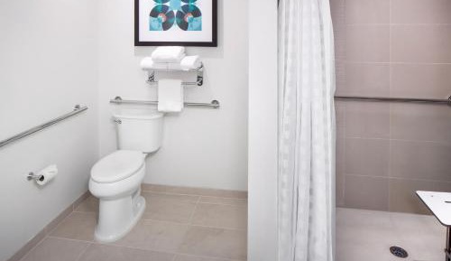 Den King Room with Roll-in Shower - Disability Access
