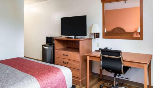 Deluxe Queen Room - Non-Smoking