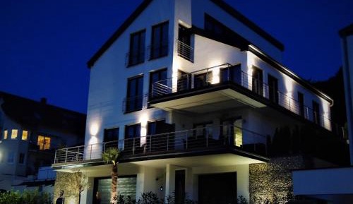 Apartment with Mountain View