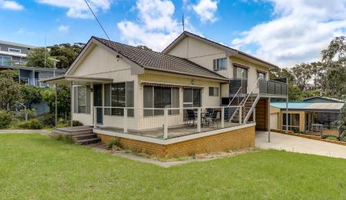 Three-Bedroom Holiday Home 