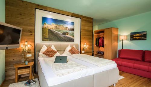 Deluxe Double Room (2 Adults + 1 Child)
