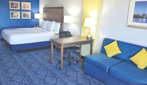 Deluxe King Studio Suite - Non-Smoking