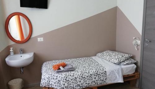 Twin Room with Private External Bathroom