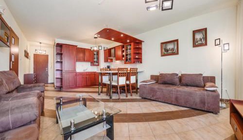 One-Bedroom Apartment with Forest View