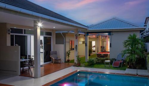 Apartment with Pool View 