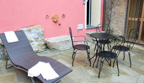 Apartment with Garden View